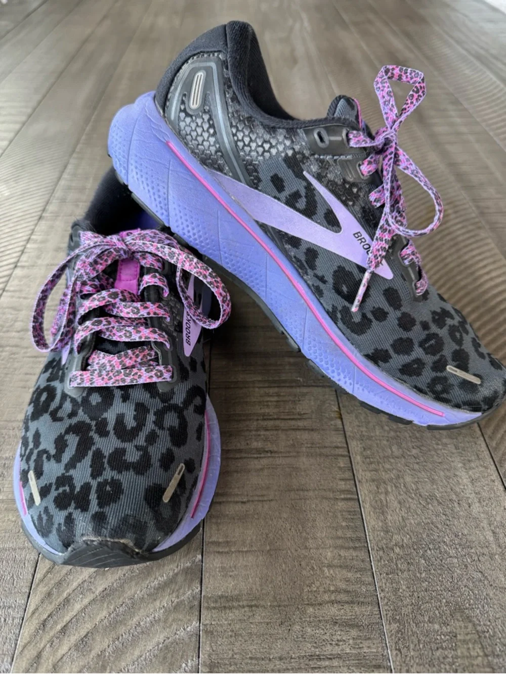 Brooks Ghost 14 - Electric Cheetah Running Shoes Women’s Size 7 (Medium B) - Picture 2 of 12